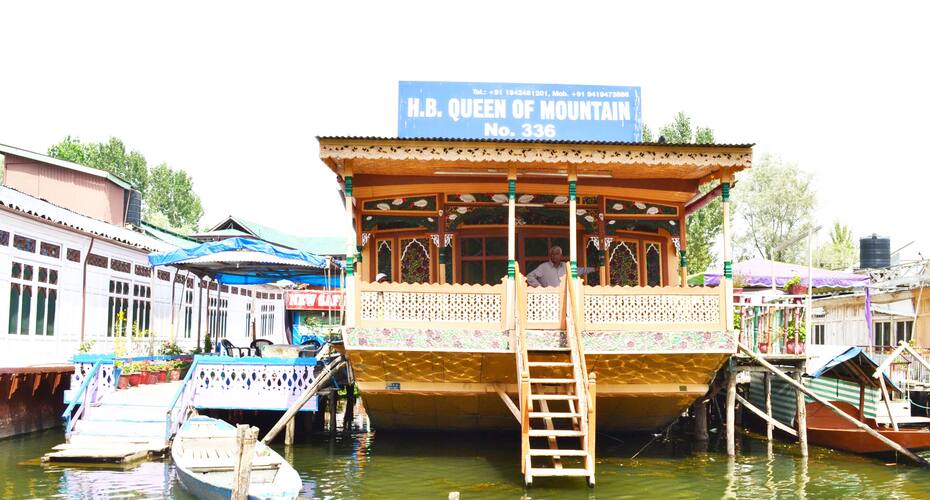 Queen of Mountain Houseboat, Srinagar 1